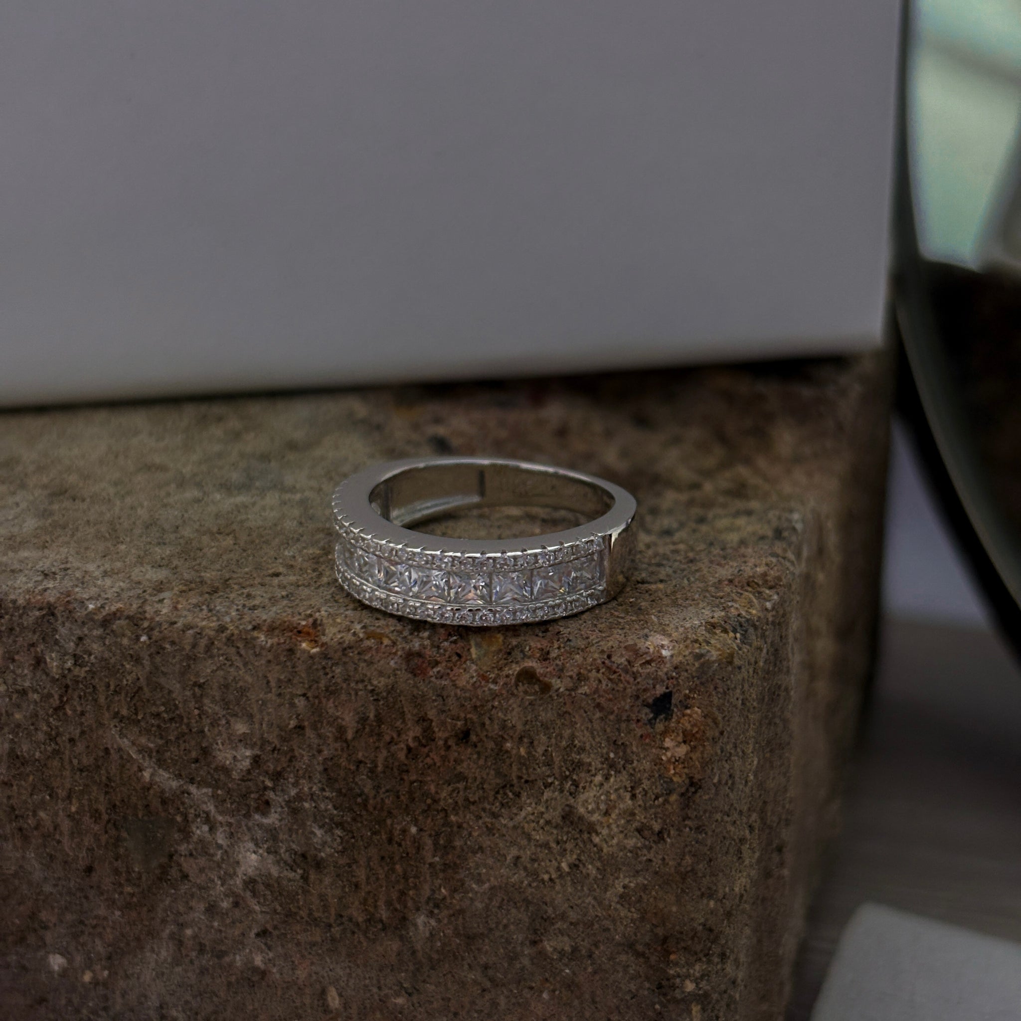 Luxe Eternity Band