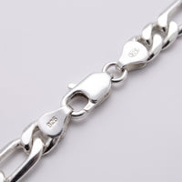 Close-up of the clasp on the Atlas Figaro Bracelet 7mm
