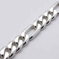 Close-up of the links on the Atlas Figaro bracelet
