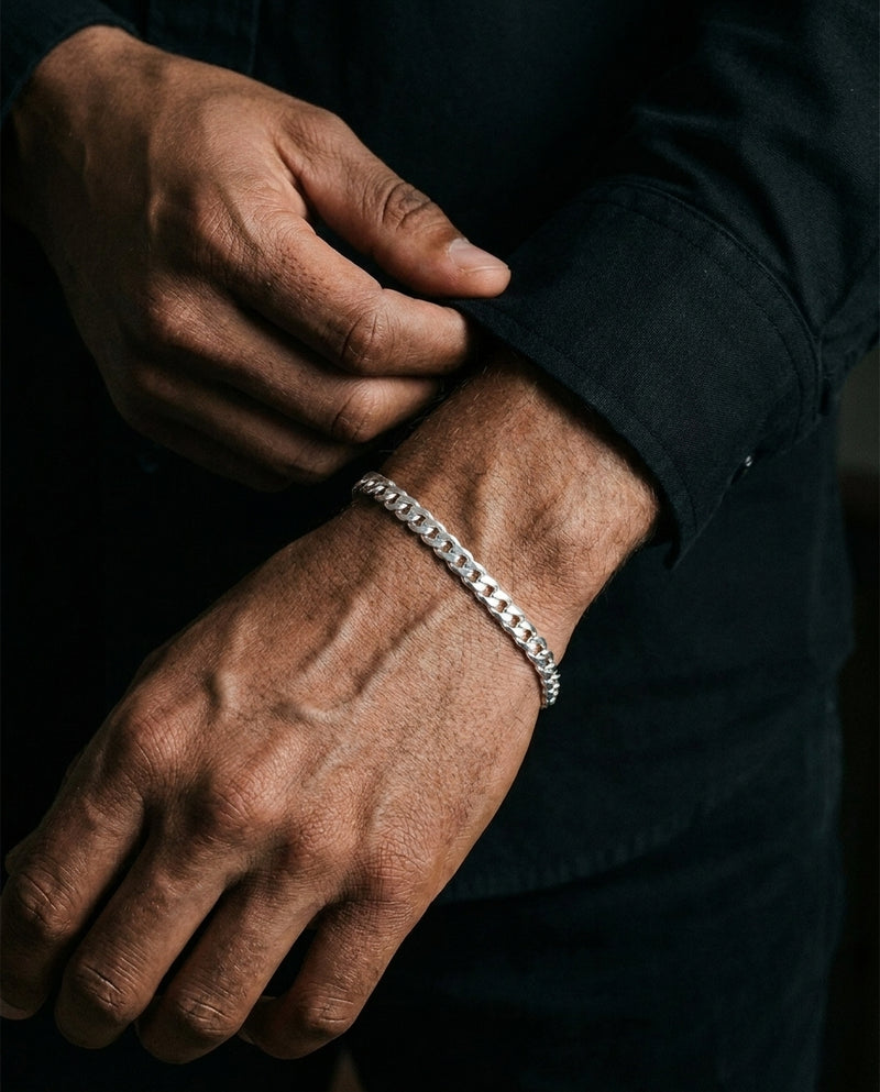 Forge Curb bracelet in solid 925 sterling silver, worn on the wrist