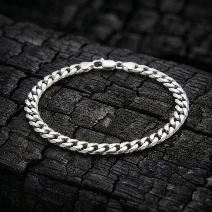 Onyx Cuban bracelet in solid 925 sterling silver on charred oak